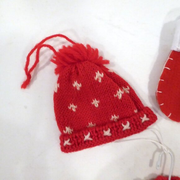 NEW 4” CHRISTMAS HOLIDAY KNIT SWEATER HATS ICE SKATES MITTENS ORNAMENT LOT OF 7 - Picture 3 of 9
